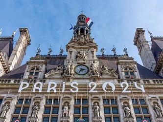Paris 2024 logo on Paris Town Hall